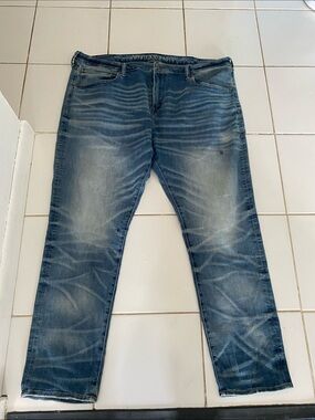 American Eagle Outfitters Men’s Faded Blue Slim Straight Jeans